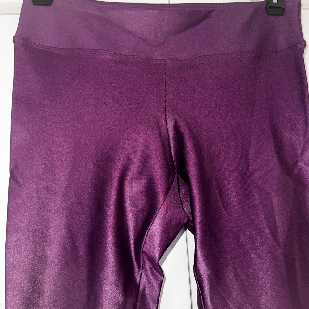 NWOT Koral shiny purple M leggings